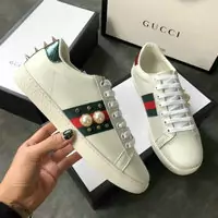 baskets paire de chaussures gucci femmes cowhide pearl rivet white